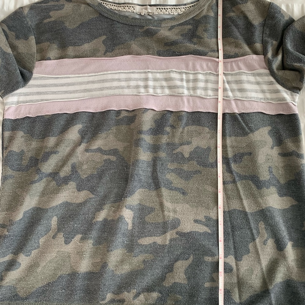 Maurice’s Camo Crew Neck - Picture 14 of 14